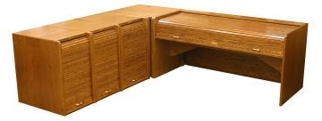 Q-Custom Inspire desk system with three inline rack systems, corner connector and Super Extended desk