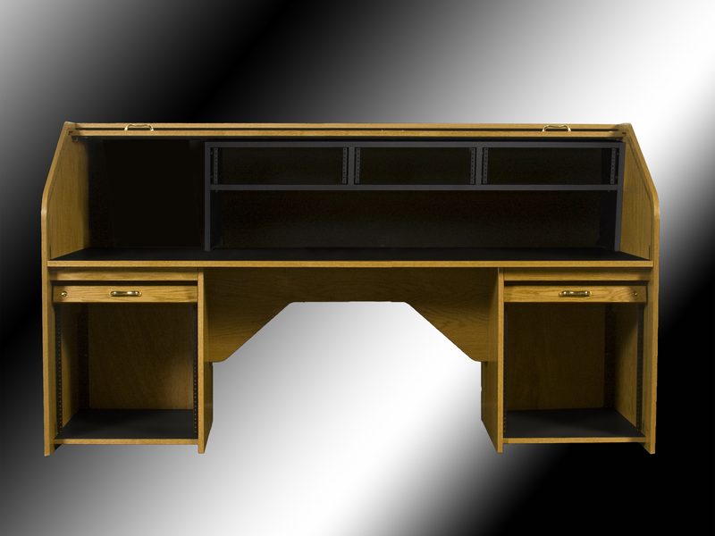3x3RU alternate upper rack bay in matte black laminate on a Quad desk
