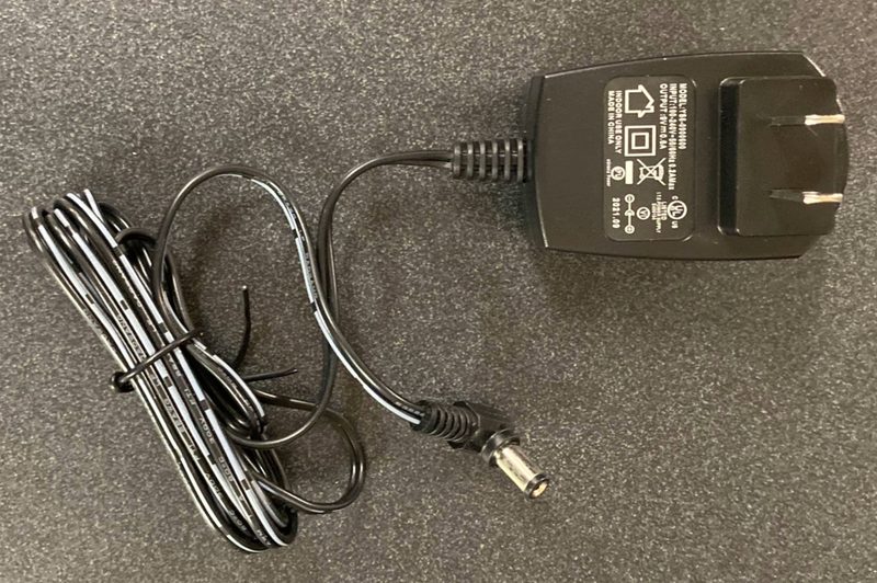 Power supply and thermal control probe supplied with the Dualfan kit